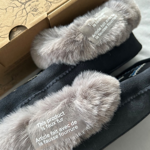 Manitobah Mukluks - Moccasins - Picture 7 of 8